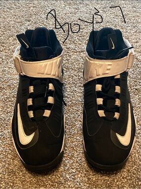 Nike Air Max Uptempo black trainers swoosh. Size US 7